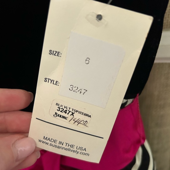 NWT Susanne Lively Dress. - Picture 4 of 5